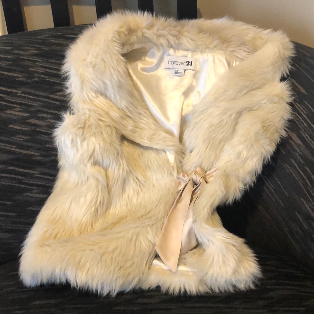 Faux fur vest with ribbon closure